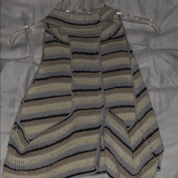 Cute Open Back Crochet Tank Top - Picture 3 of 3